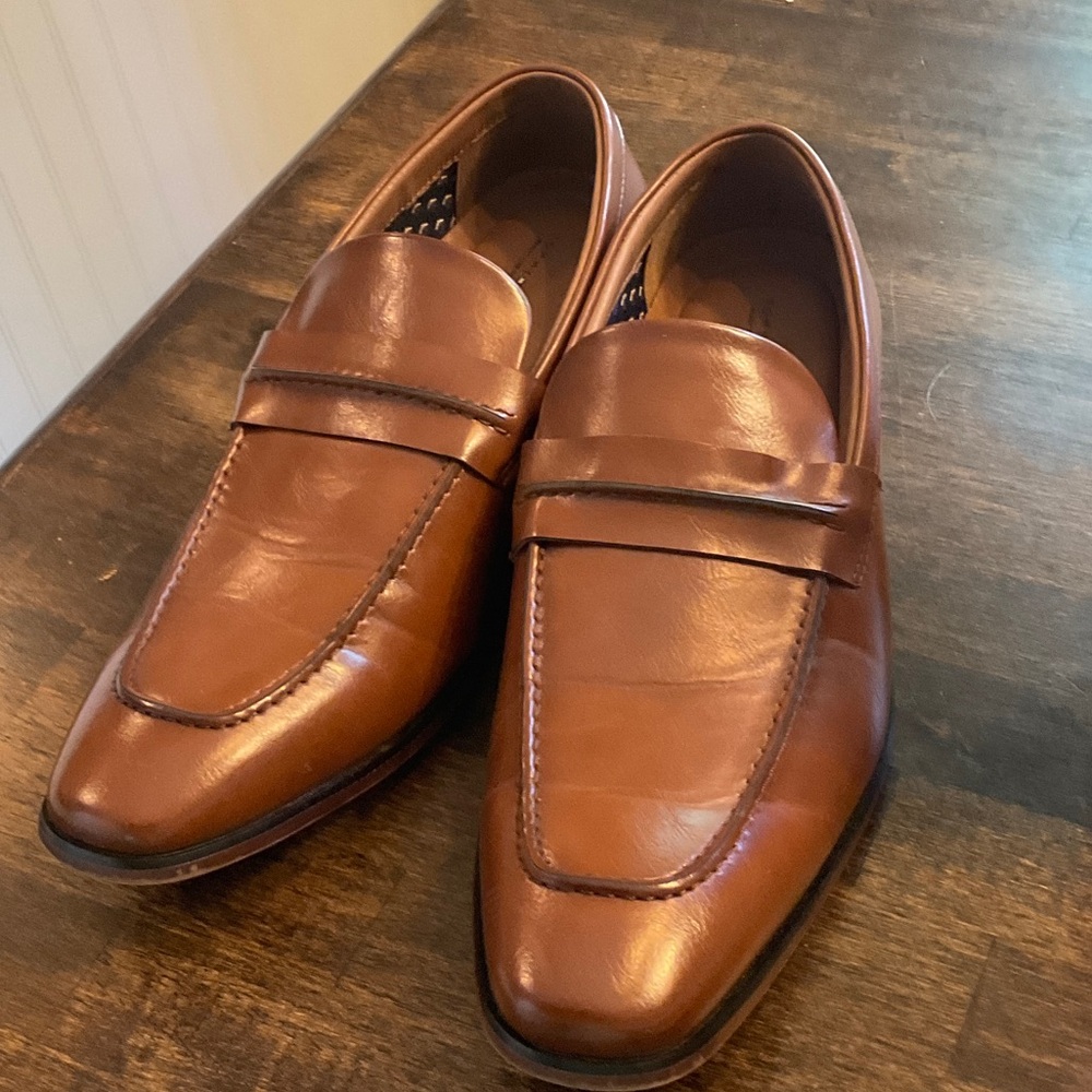 Tommy Hilfiger Brown Leather Loafers size 10. EUC